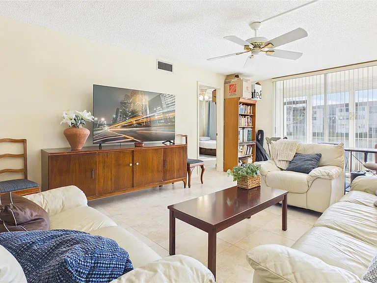 381 S Hollybrook Dr #106 — Photo 9