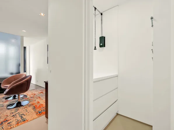 117 East 57th Street image 10 of 17