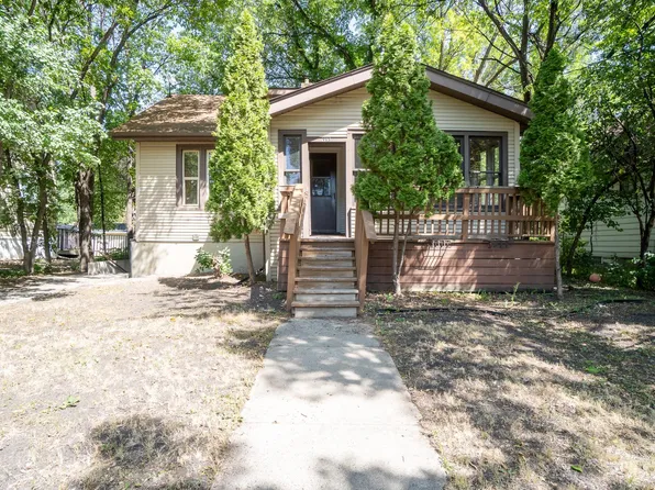 915 College St N, Fargo, ND 58102