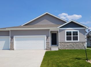 5082 Grand Ave, Des Moines, IA 50312