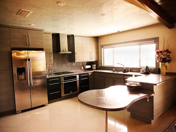 4th image of 520 Meadows Dr