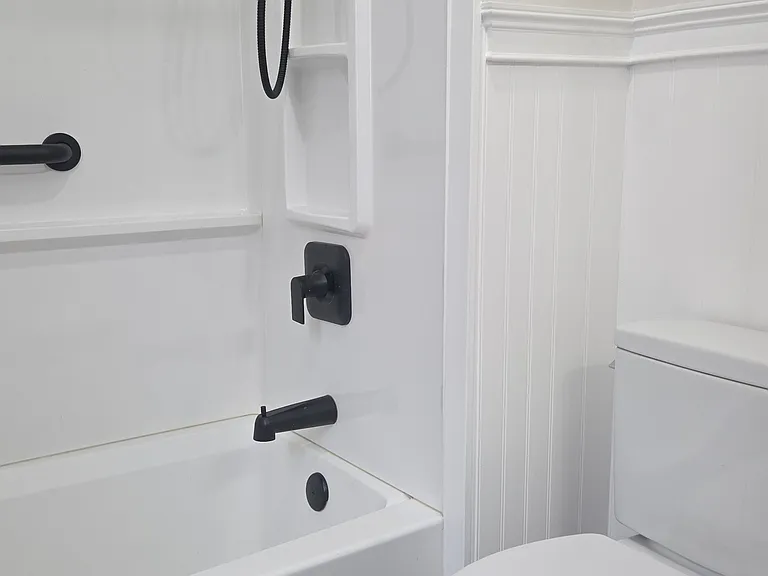 28 W Park Ave #2R — Photo 8