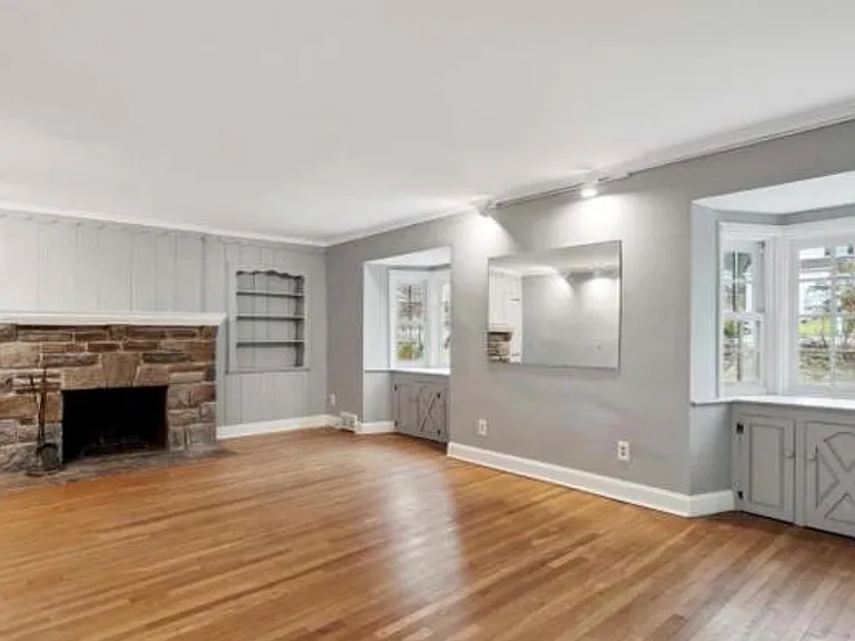 4240 Fairview Ave — Photo 5