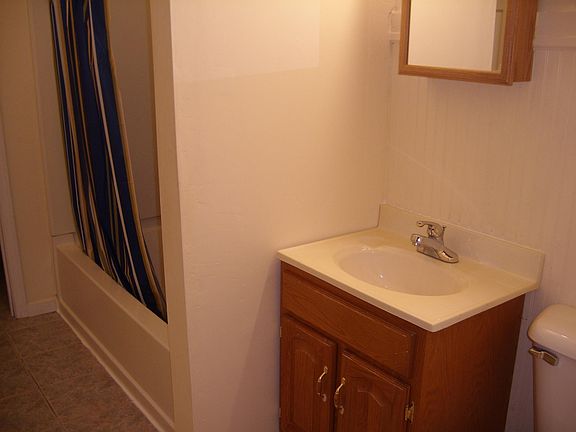 3rd image of 127 1/2 W 7th St APT 2