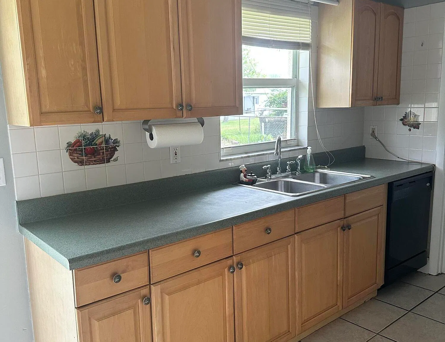 3 bed, 2.0 bath, 1050 sqft, $1,745 — Photo 2