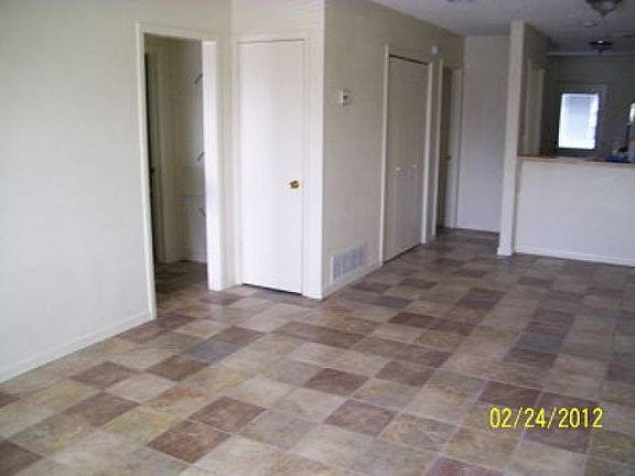 Livingroom to Kitchen