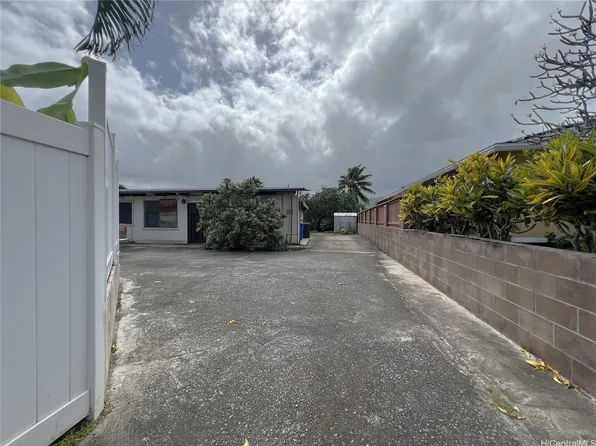 241 Kihapai St #A, Kailua, HI 96734