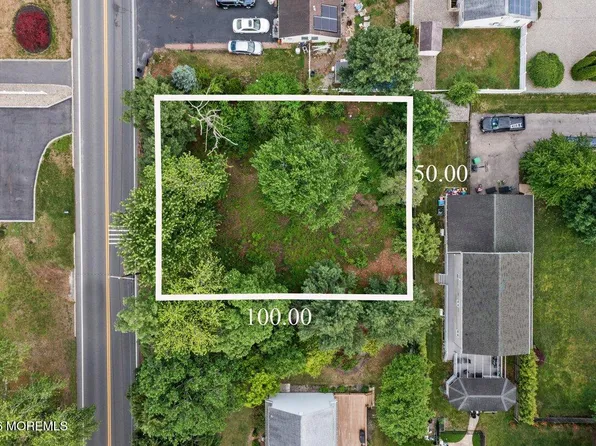 716 Commonwealth Boulevard, Toms River, NJ 08757
