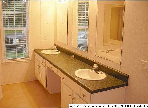 4th image of 18903 Aydell Ln