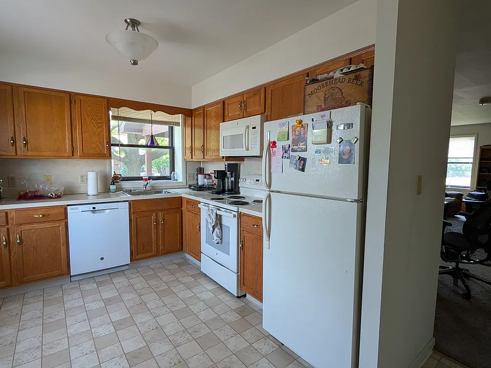 Large kitchen that includes all appliances