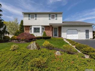 7 Lyon Cres, Sayville, NY 11782