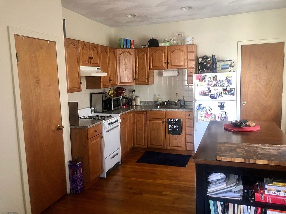 2nd image of 14 Colborne Rd APT 5