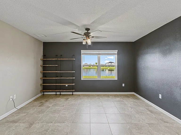 465 Sorrento Dr — Photo 15