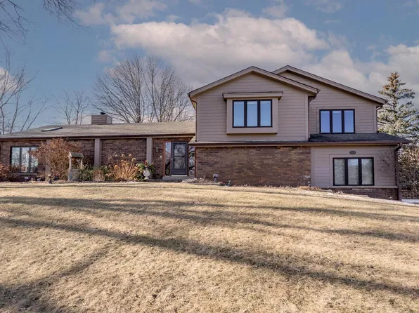 20725 Sundance DRIVE, Brookfield, WI 53045