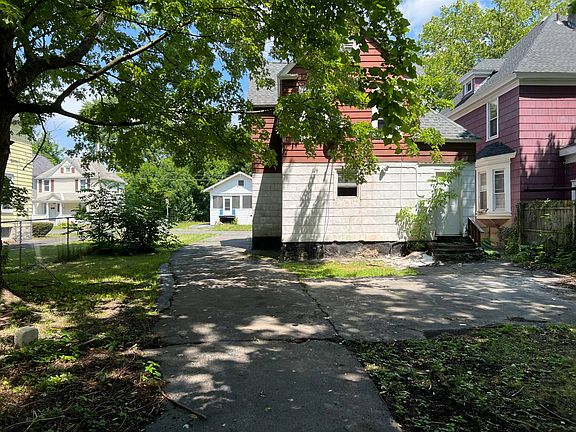 4th image of 125 Elmhurst Ave