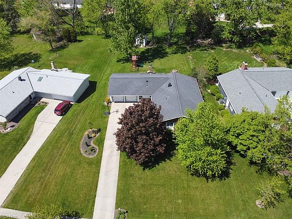 3rd image of 88 Greenbriar Dr