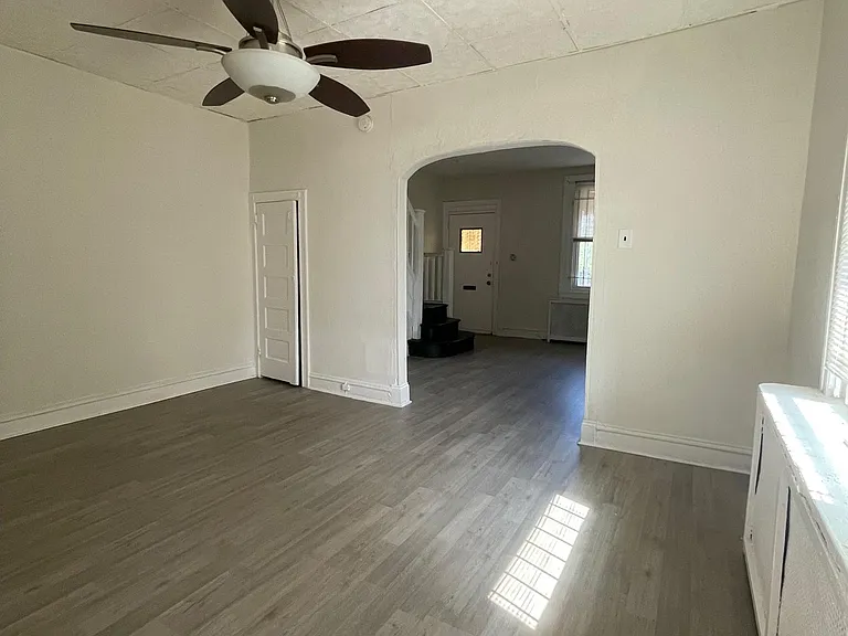 1900 N Myrtlewood St — Photo 5