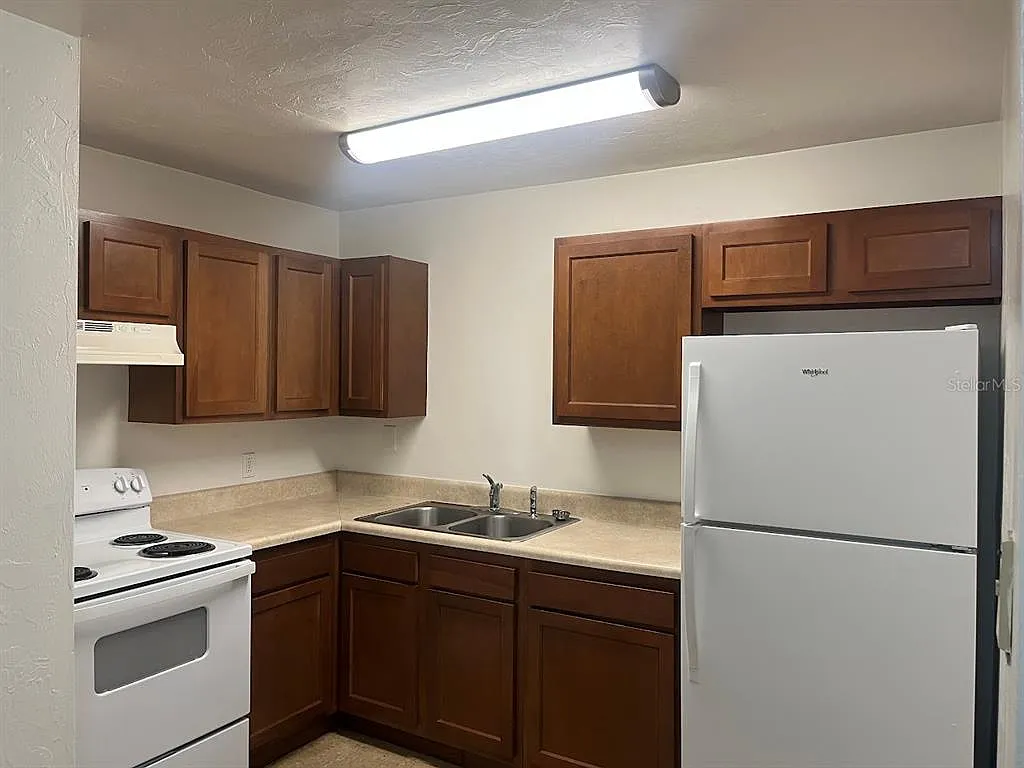 2 bed, 1.0 bath, 837 sqft, $1,200 — Photo 4
