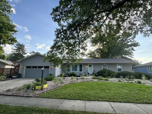 2204 Plymouth Dr, Champaign, IL 61821