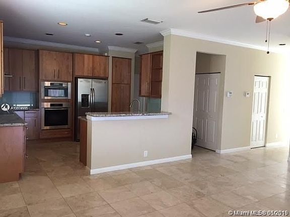 3rd image of 1414 Camellia Cir