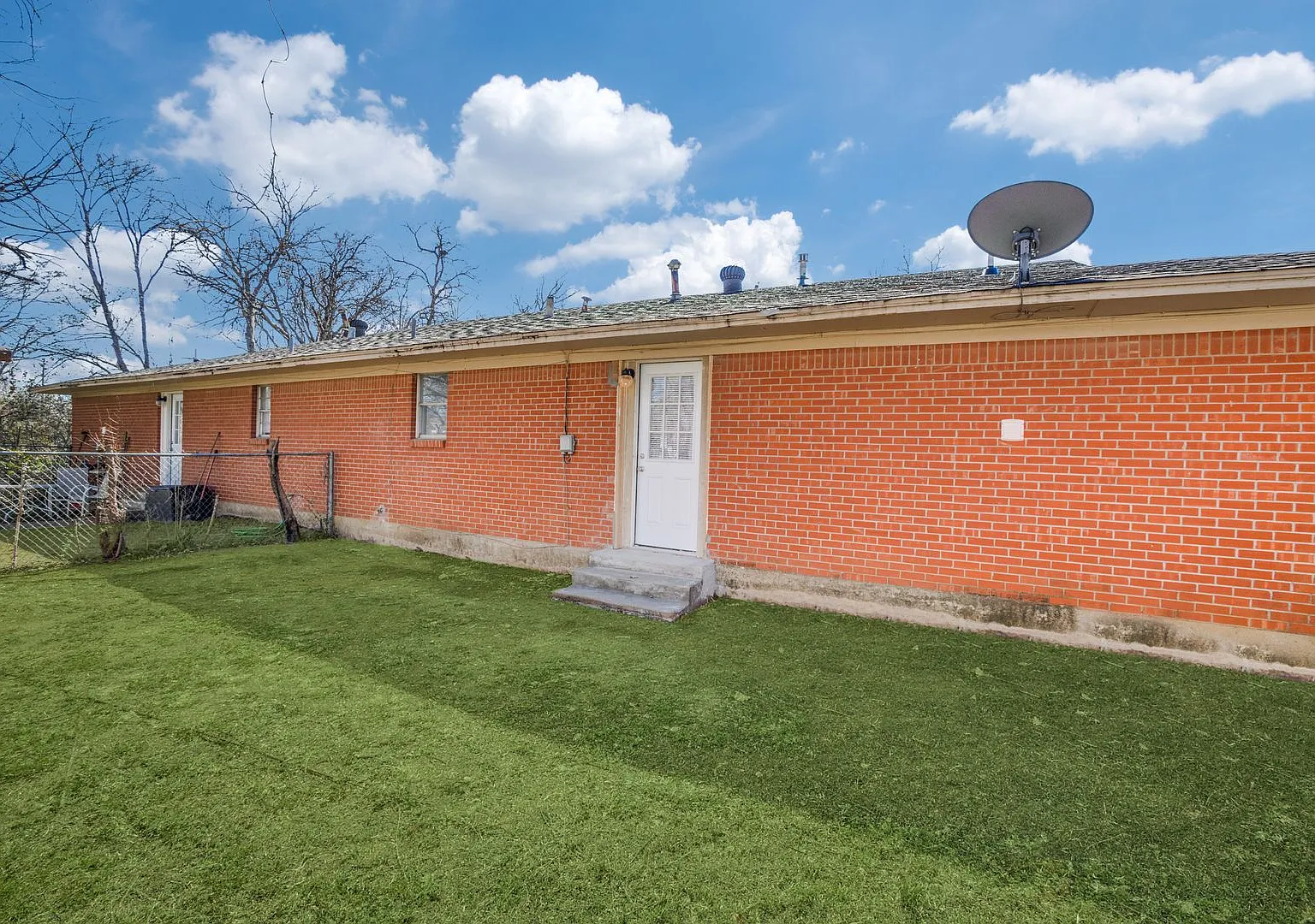 11111-1302 — Photo 3