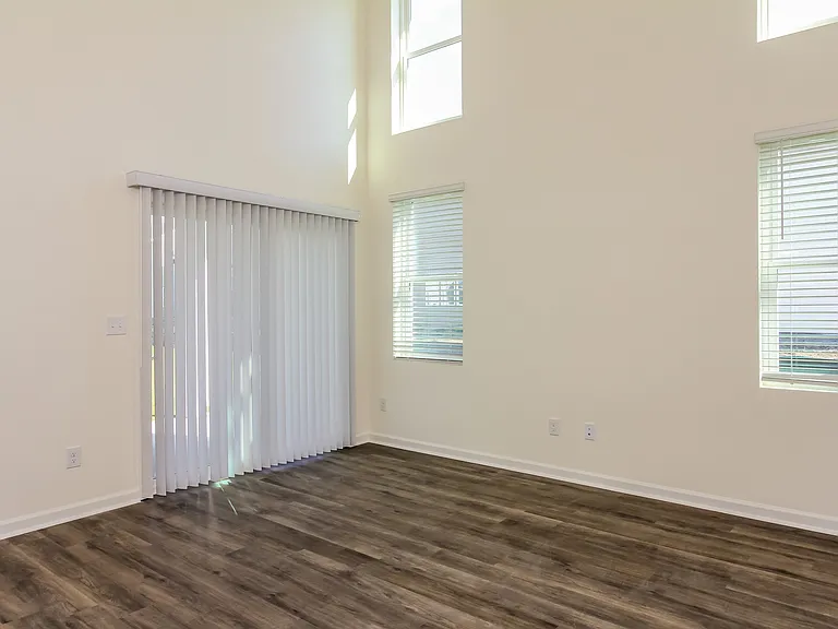 1608 Corbett St — Photo 3