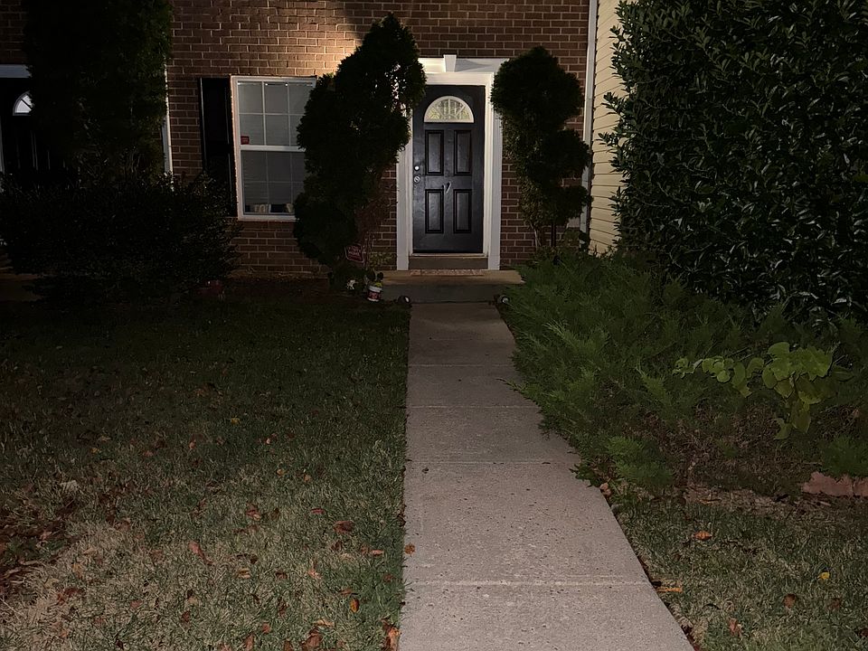 1st image of 528 Essex Pl