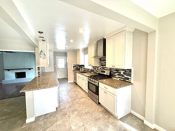 4th image of 5919 Sandwood St