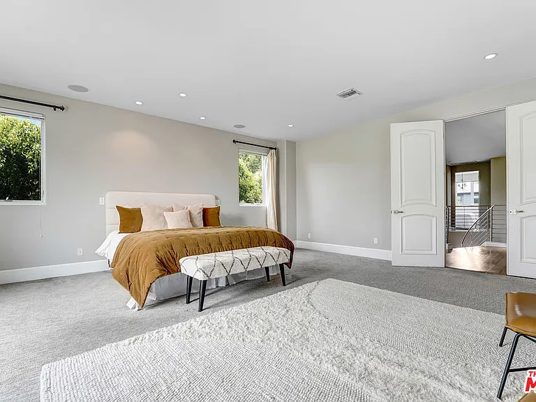 841 N Crescent Heights Blvd — Photo 14