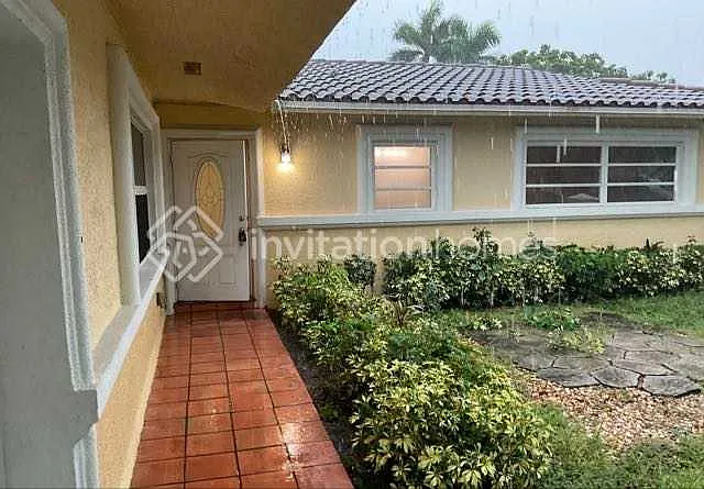 10535 NW 37th St