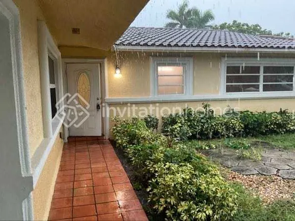 10535 NW 37th St, Pompano Beach, FL 33065