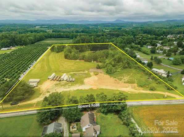 2433 Upward Rd, Flat Rock, NC 28792