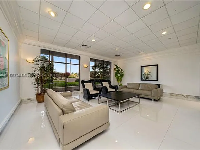 5700 Collins Ave #8A — Photo 9