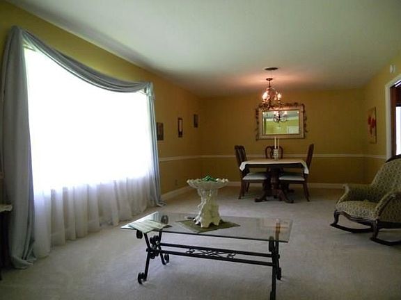 3rd image of 2209 Beechwood Dr