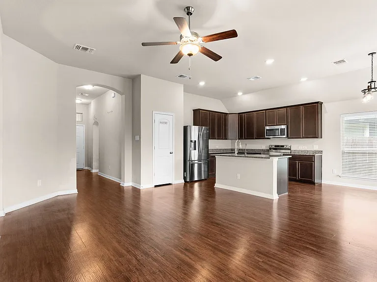 1310 Lilac Ledge Dr — Photo 4