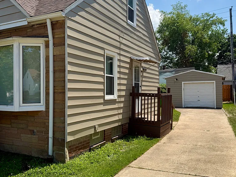 12110 Shady Oak Blvd — Photo 3