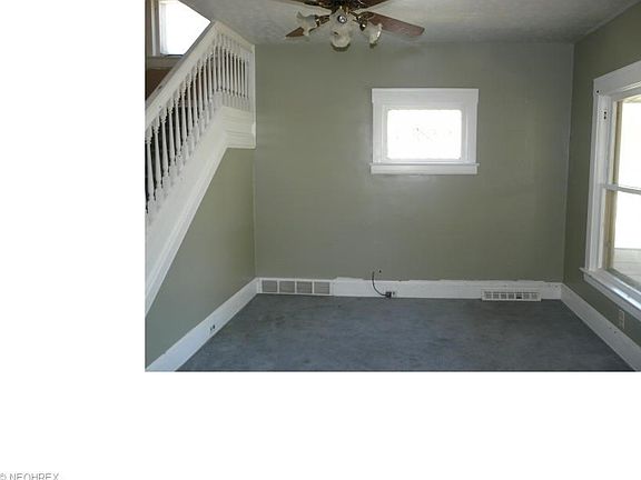 4th image of 1502 Larchmont Ave