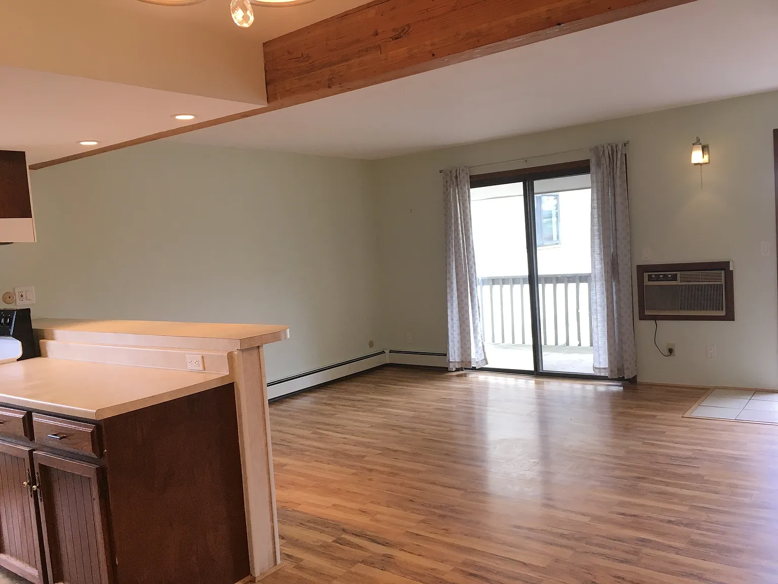 2 bed, 819 sqft, $2,100 — Photo 3