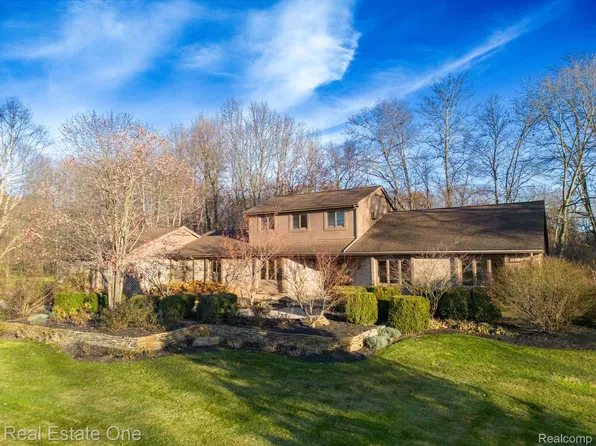 2893 Oak Hill Trl, Commerce Township, MI 48382