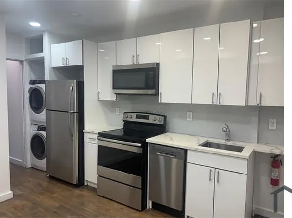 209 E 205th St Floor 1, Bronx, NY 10458
