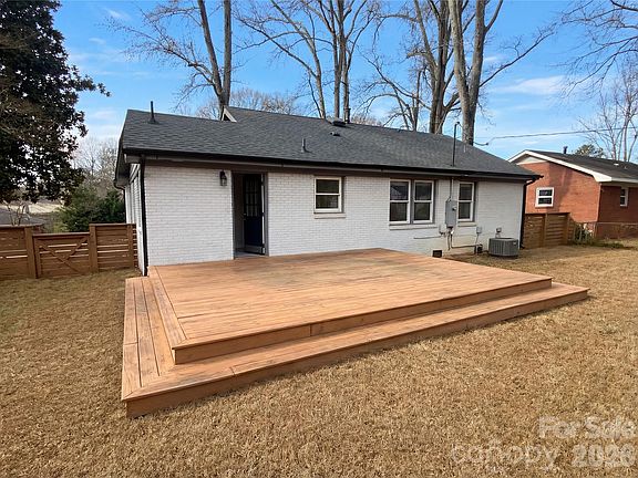 5th image of 4121 Abbeydale Dr