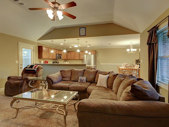 5th image of 665 Chesterfield Cir