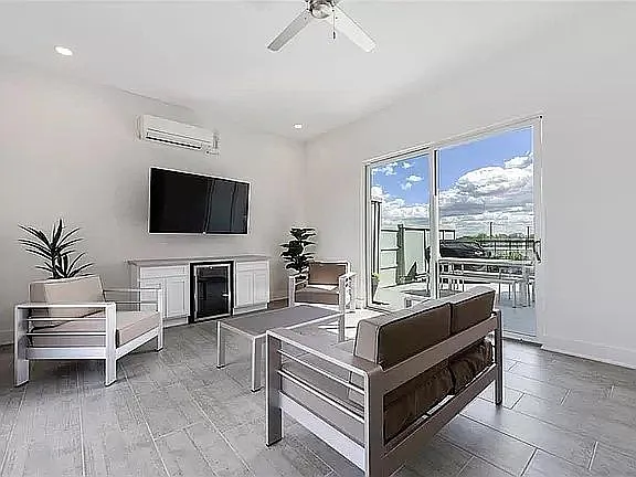 1 bed, 642 sqft, $2,150 — Photo 3