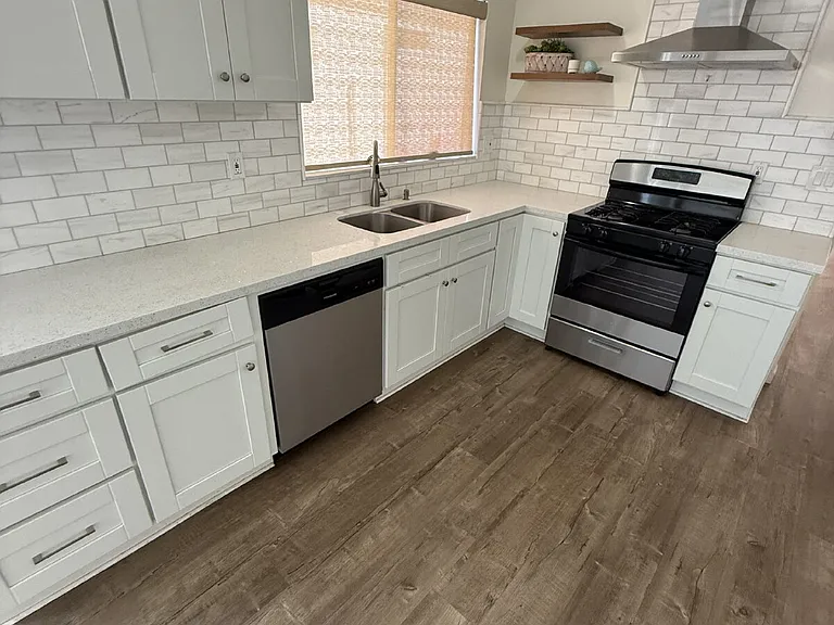 390 Magnolia Cir — Photo 1
