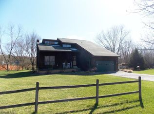 10 Bells Ln, Tyrone, PA 16686