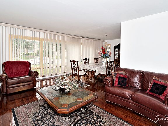 4th image of 8444 Lockwood Ave