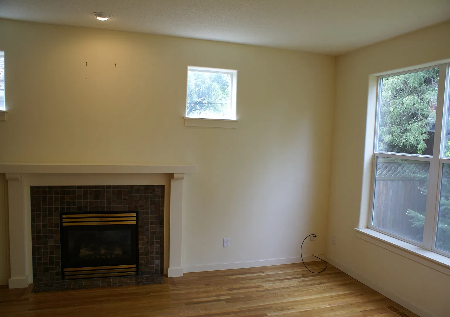Chic and Modern 3 Bedroom Townhouse- Steps from Irving Park! — Photo 2