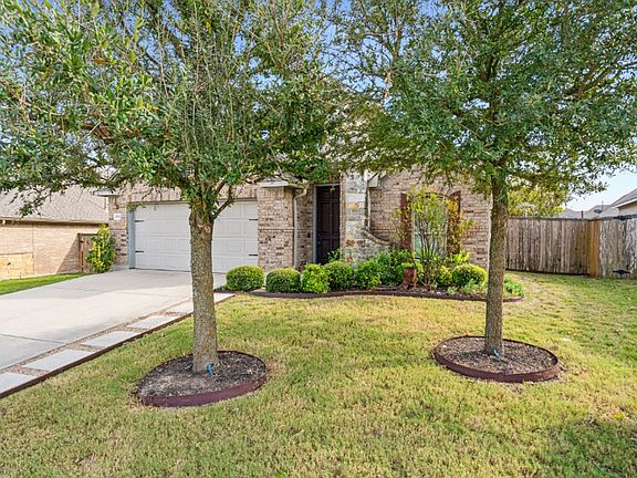 3rd image of 2923 Bluffstone Dr