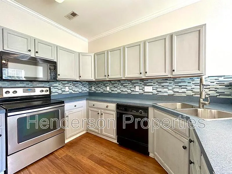 2 bed, 2.5 bath, 1390 sqft, $1,550 — Photo 1