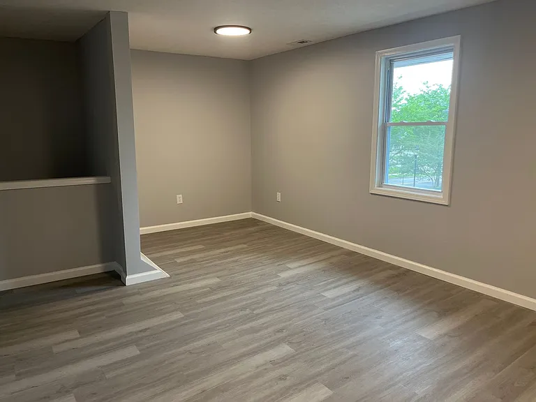 113 W College Street — Photo 13